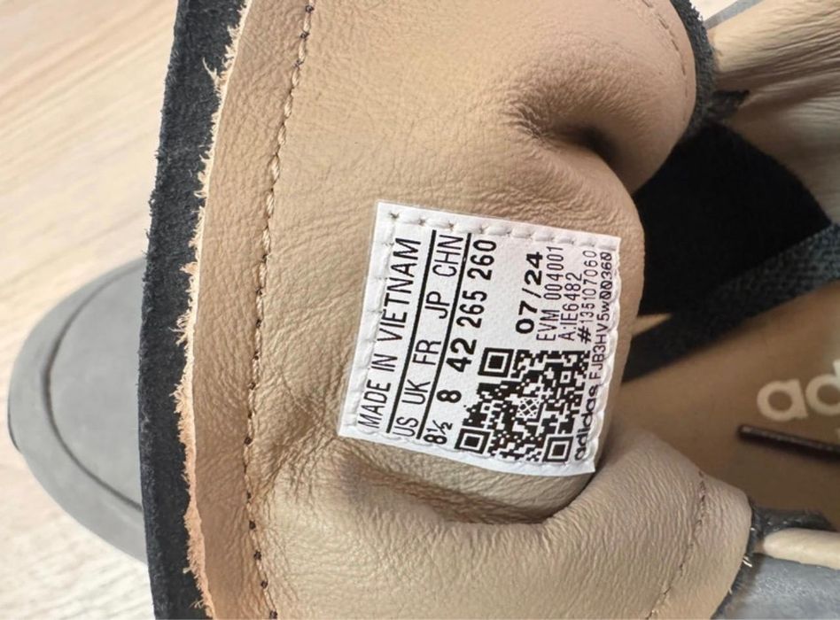 Adidasi Adidas 42 Nepurtati noi originali