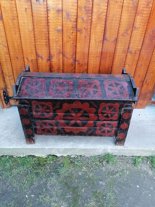 Lada de zestre veche