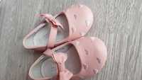Детски розови обувки