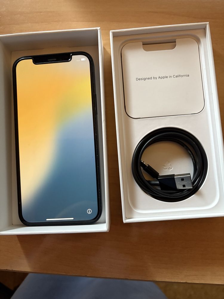 iPhone 12, 128GB, бял и черен