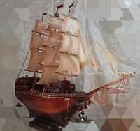 Продается деревянный корабль ручной работы с филигранной отделкой