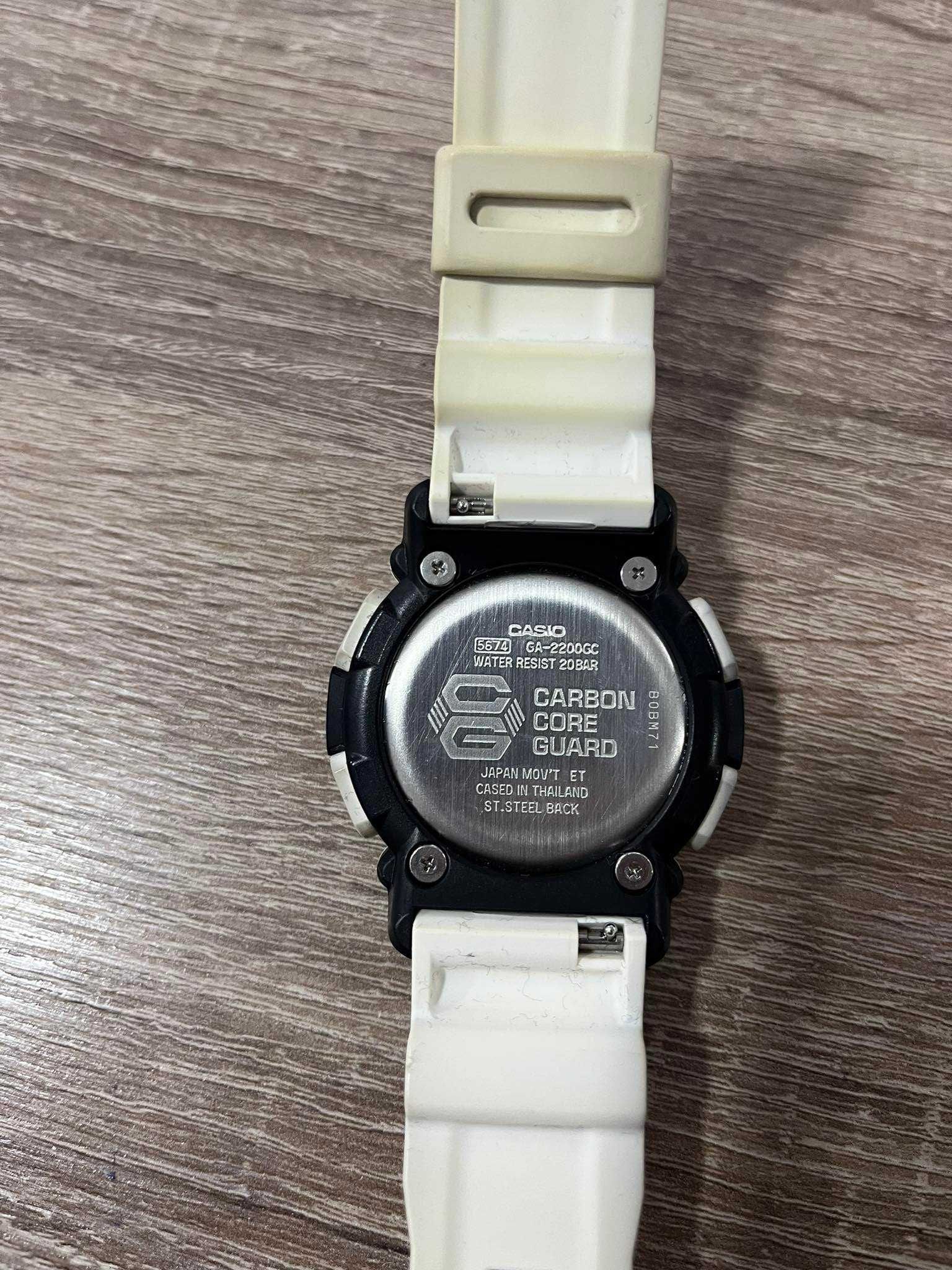 Часовник Casio G-SHOCK GA-2200GC-7AER