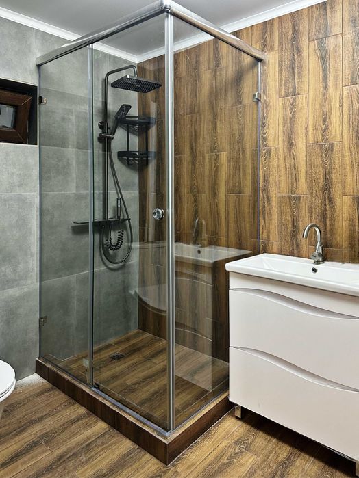 Душевые кабины и перегородки с бесплатной доставкой и установкой