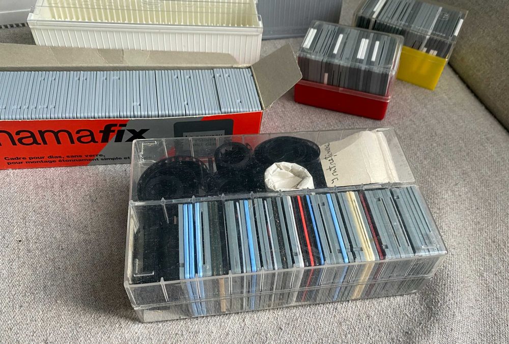 Set Diapozitiv cu suporti si casete diapozitive tot ce se vede in poze