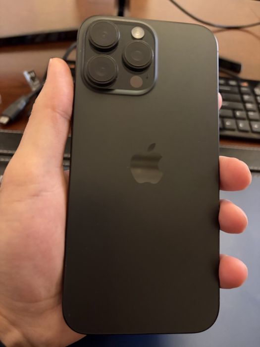 Продает IPHONE 16 pro Max 256 GB