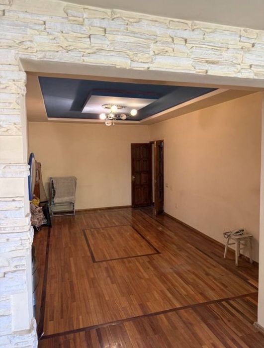 Срочно! Квартира на Ц2-Алайский 4/4/4 общ пл 87м ,балкон 2*6