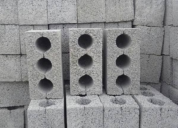 Шлакаблок клинца