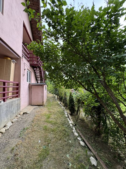 Vand sau schimb cu Bucureşti-Casǎ tip vilǎ Olǎnesti teren 800mp