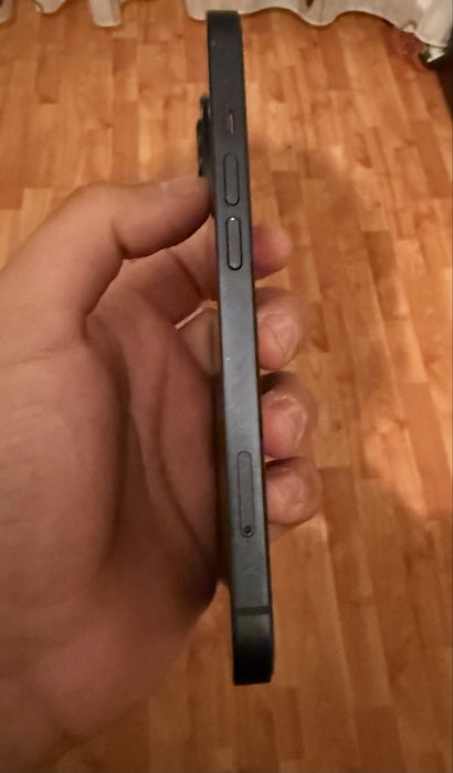 Vand iphone 13 in stare buna