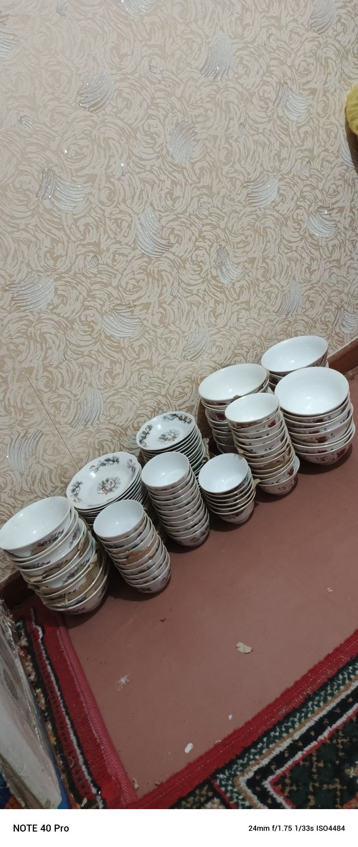 Chinni idishlar sotiladi. Xitoy mahsuloti. Xolati yangi