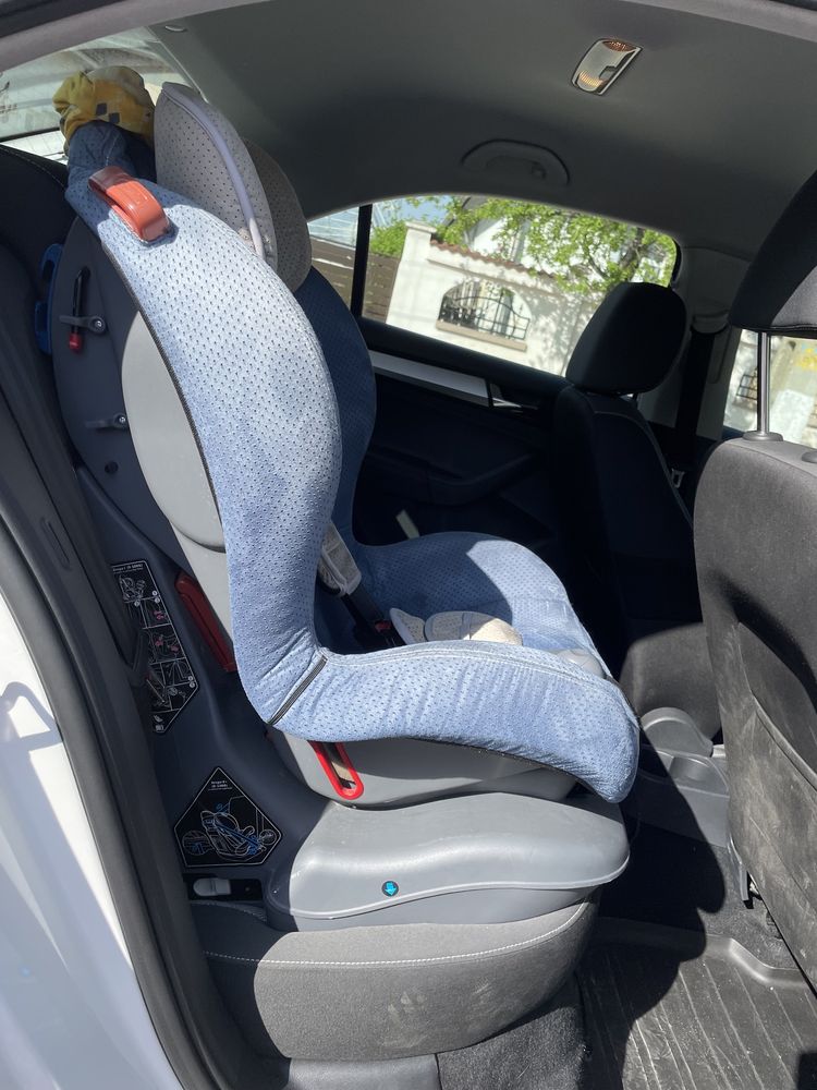 Scaun auto cu isofix