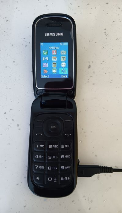 Мобилен телефон Samsung GT-E1270