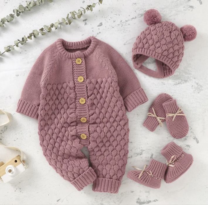 Вязаный комбинезон с комплектом (шапка, перчатки, обувь)
