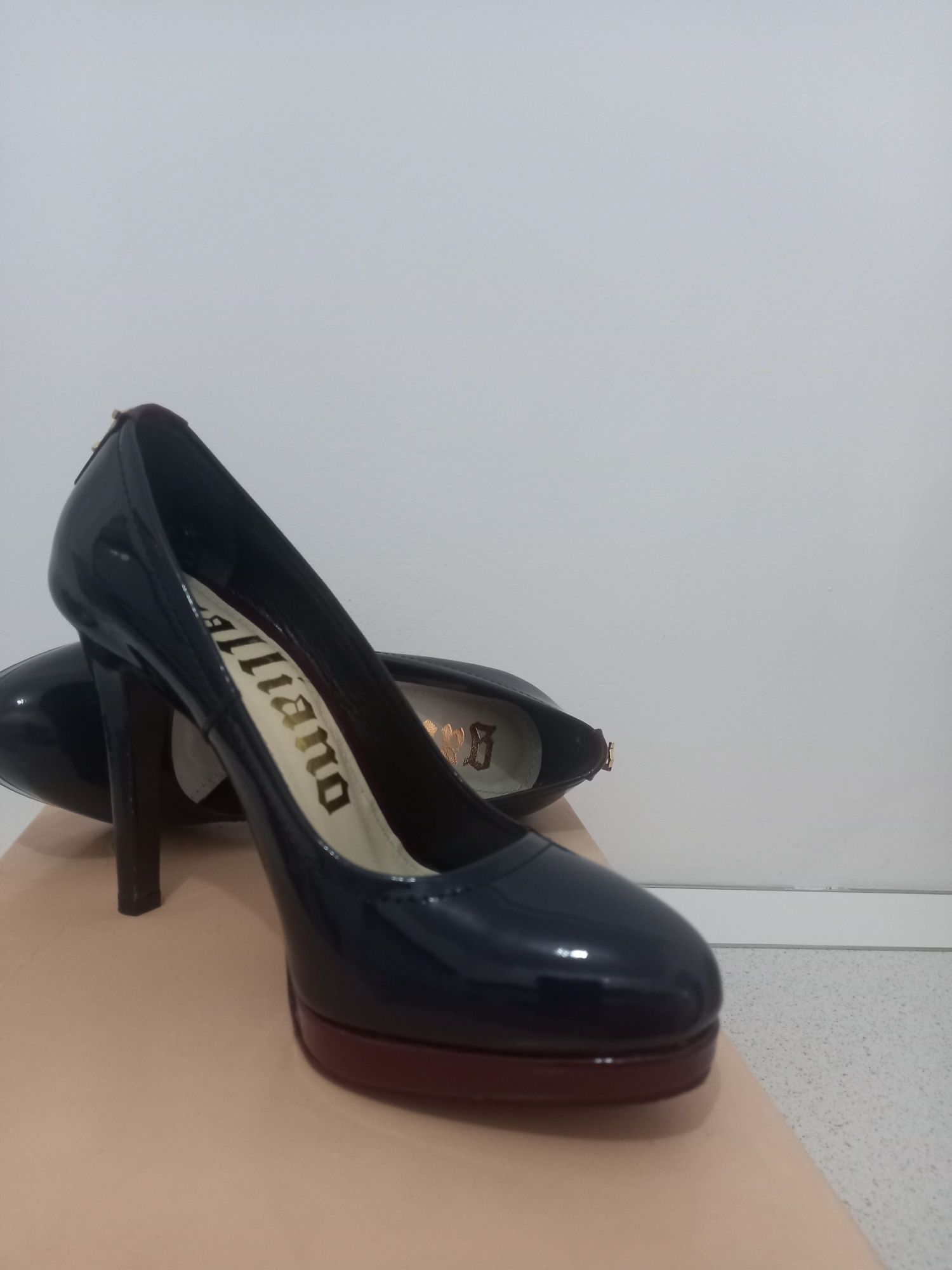 Pantofi noi Galliano nr 36