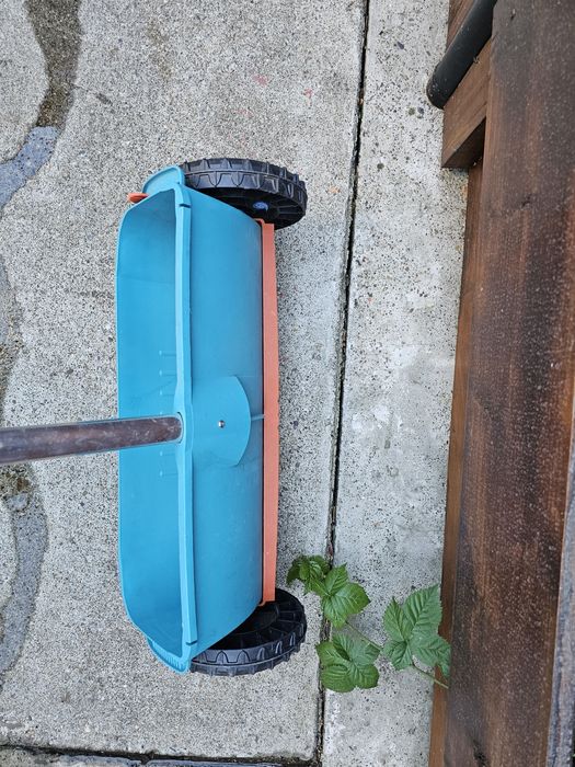 Dispozitiv imprastiere seminte si fertilizant,