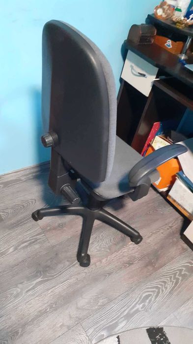 scaun birou sau calculator 100 roni