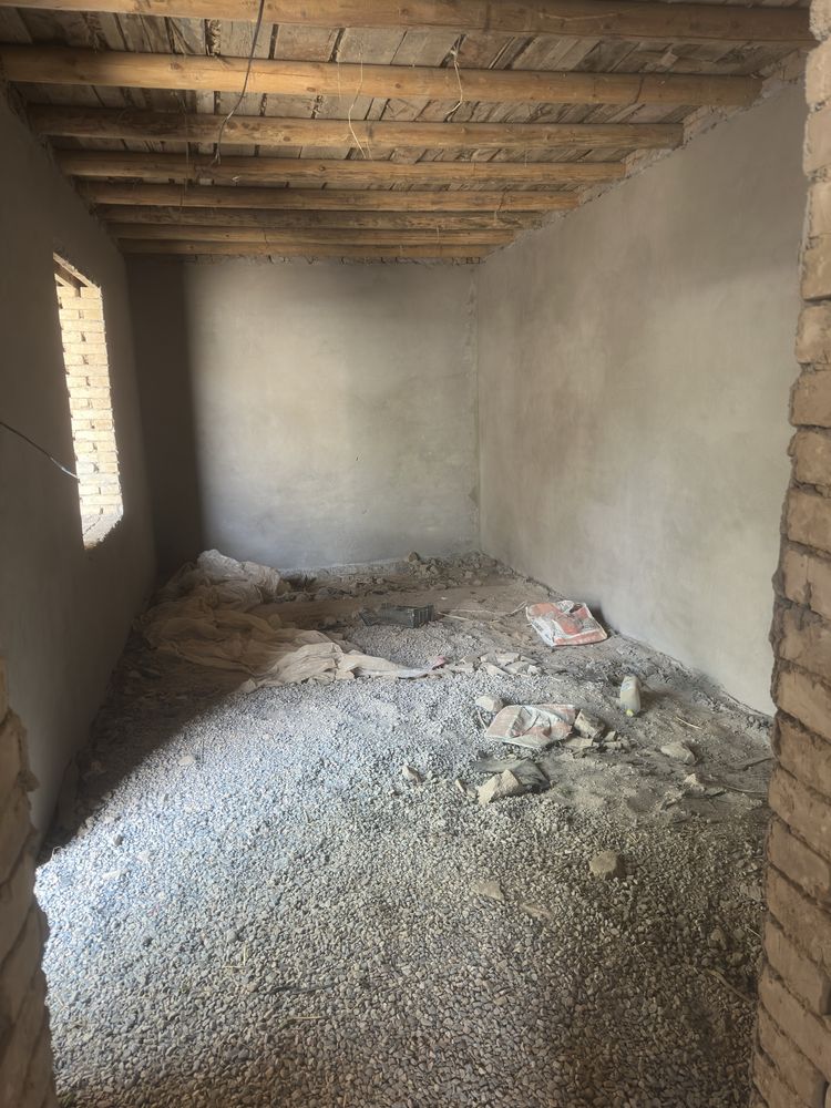 Uy sotiladi 4 Xonali yangi qurulgan uy hamom va tuvaleti bor