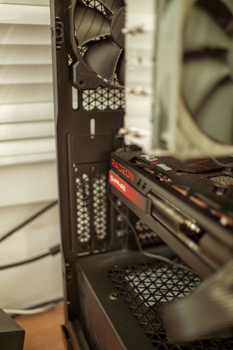 PC Gaming Custom Impecabil 5 13600KF RX 7700 XT, 32GB RAM Facturi eMAG