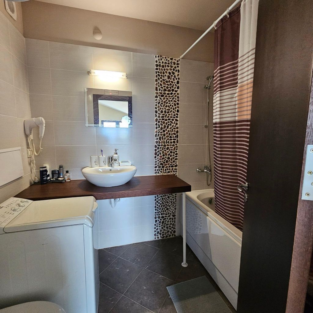 Продава се Тристаен апартамент в Разлог - 95 кв.м за 1000 €/кв.м - Снимка #6