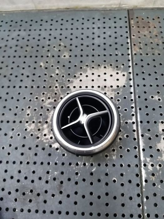 Grila ventilatie stanga bord mercedes cla x117 a1178300554