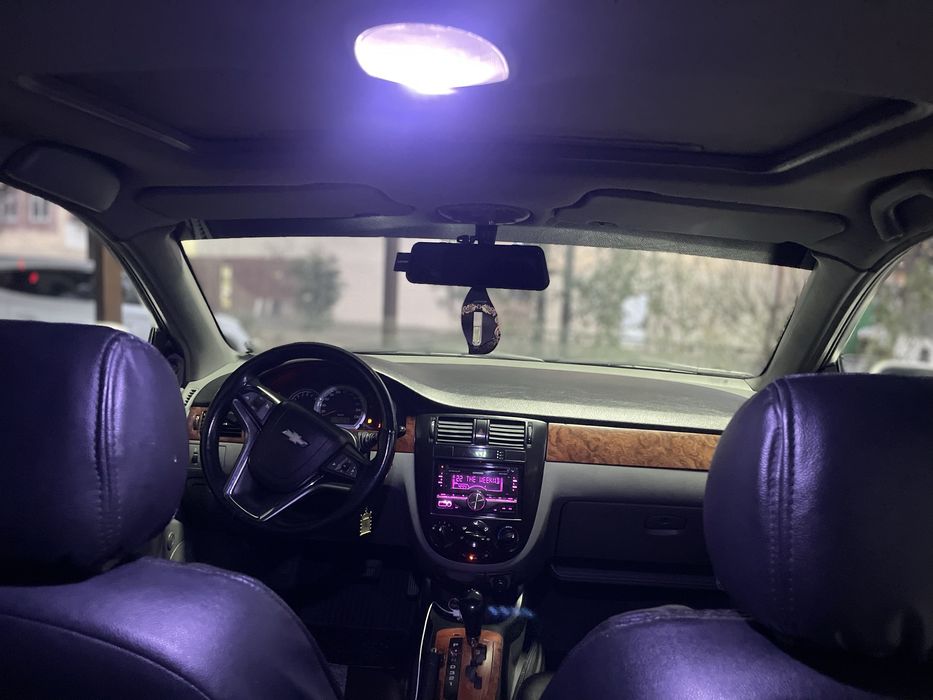 Lasetti 2012 3 poz gazi bor petno bor kichkina 2 ta