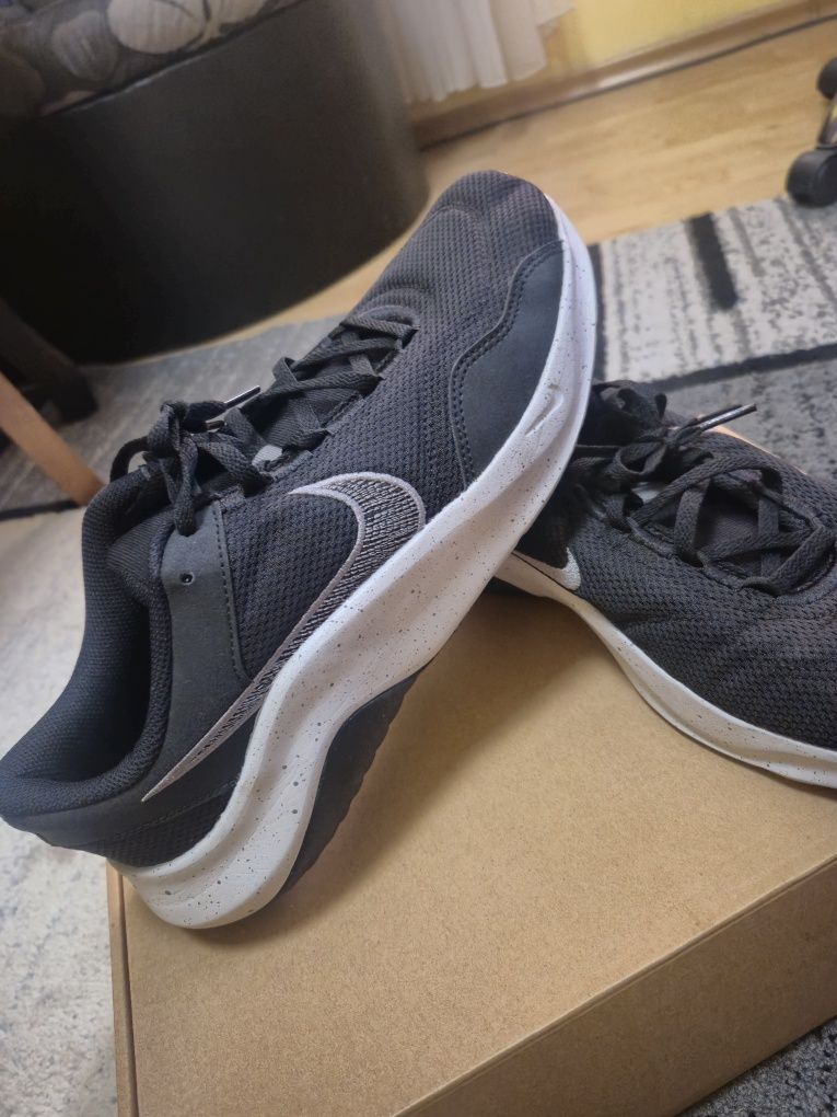 Nike legend essential 3 (нови)