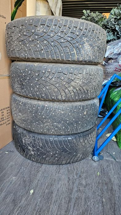 Продам зимнюю шипованную резину 18 дюймов