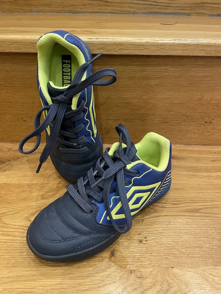 Футболни маратонки umbro