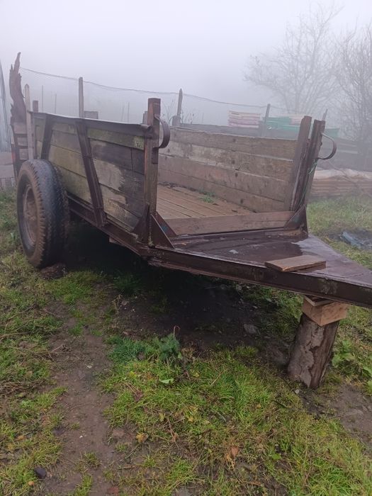 Vând remorcă de tractor