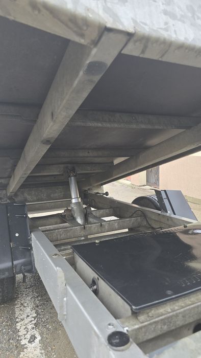 Vând remorcă basculabilă electric