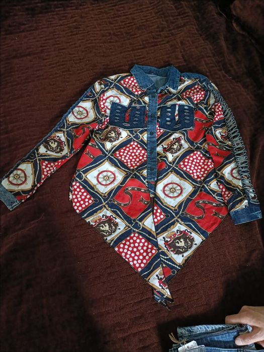 Джинсы и рубашка