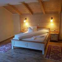 Pat dormitor lemn masiv Seby, 140x200 cm, alb+miere
