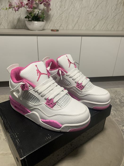 Jordan 4 Retro Pink Oreo