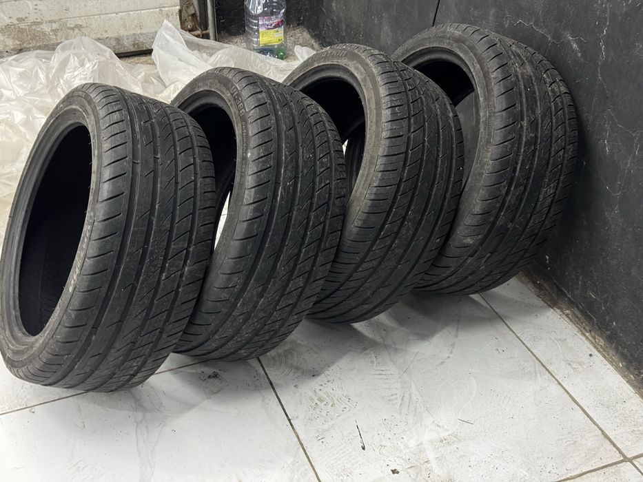 Шины летние 245/40 R18