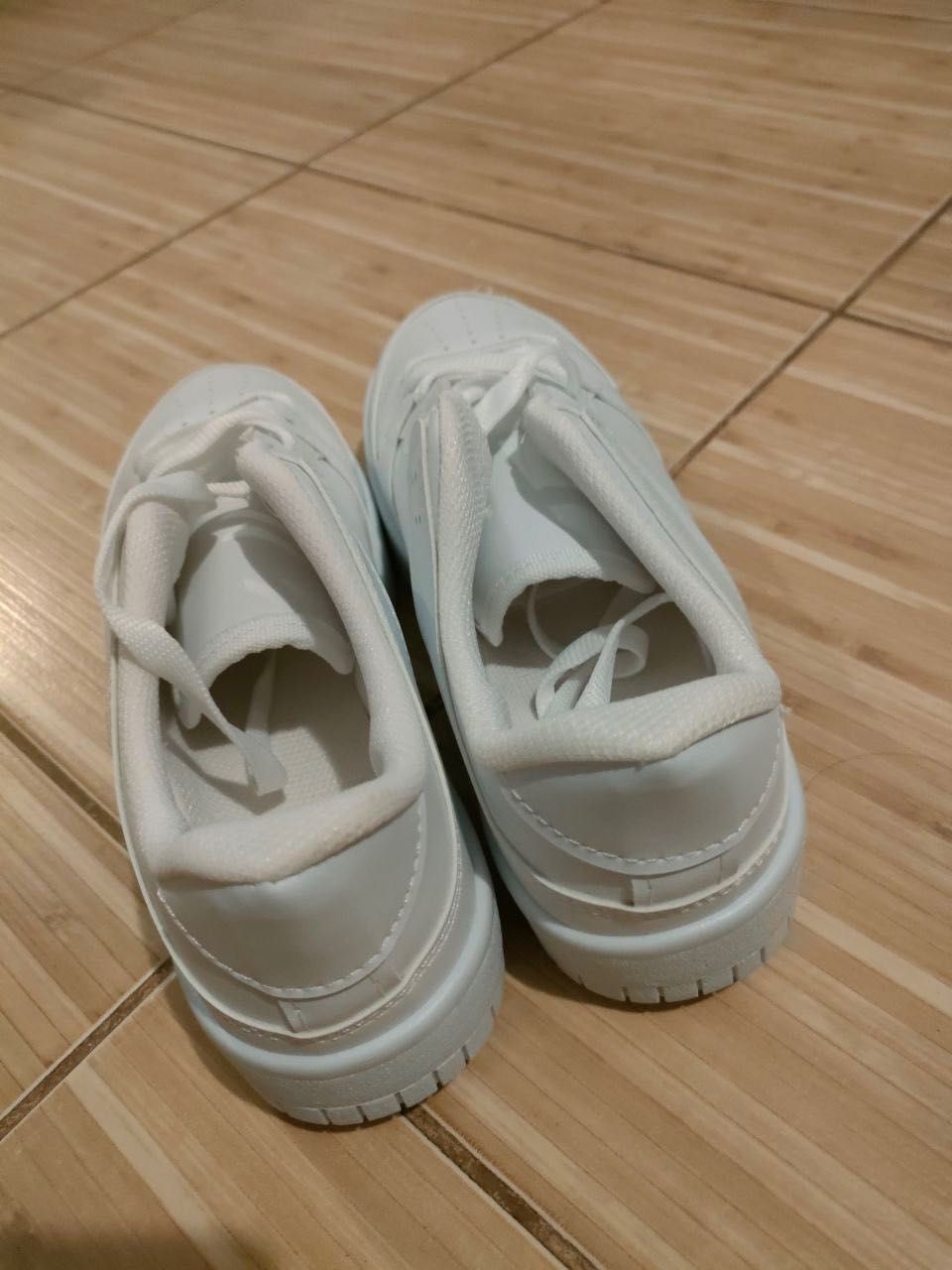 Adidași noi, mărime 39