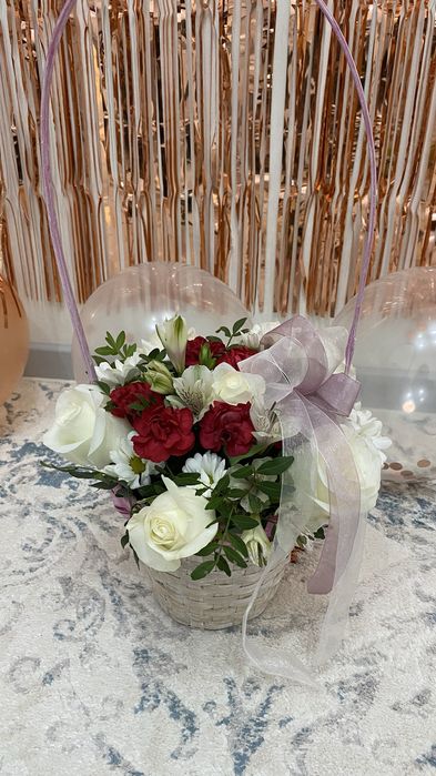 Продам букет цветов в корзине