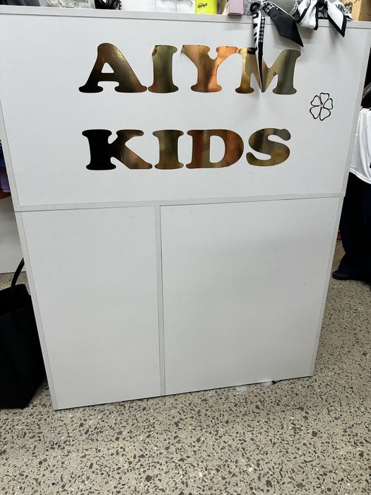 Продается ресепшн в хорошем состоянии