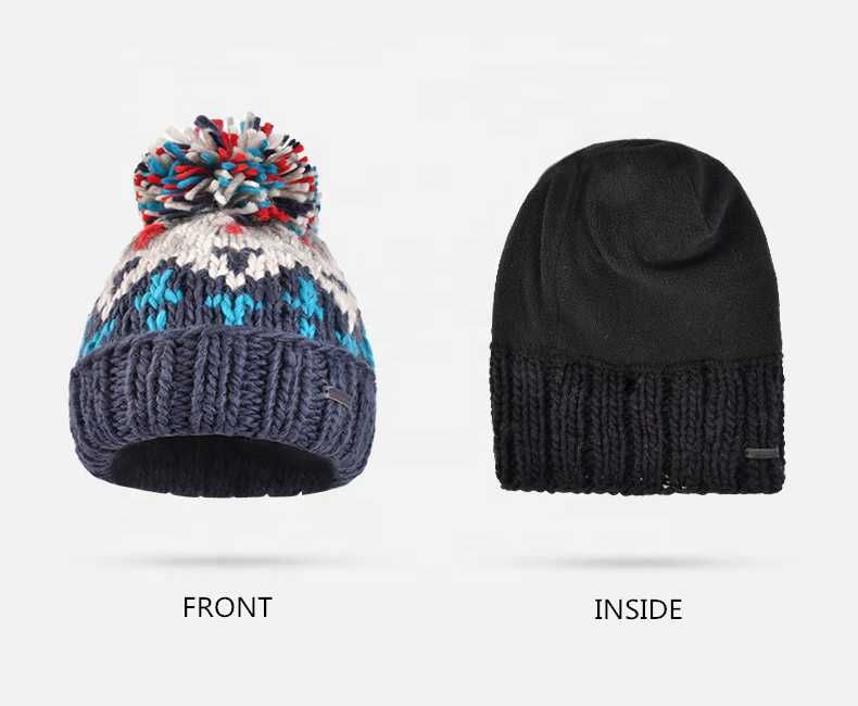 Вълнена плетена шапка с пом-пом