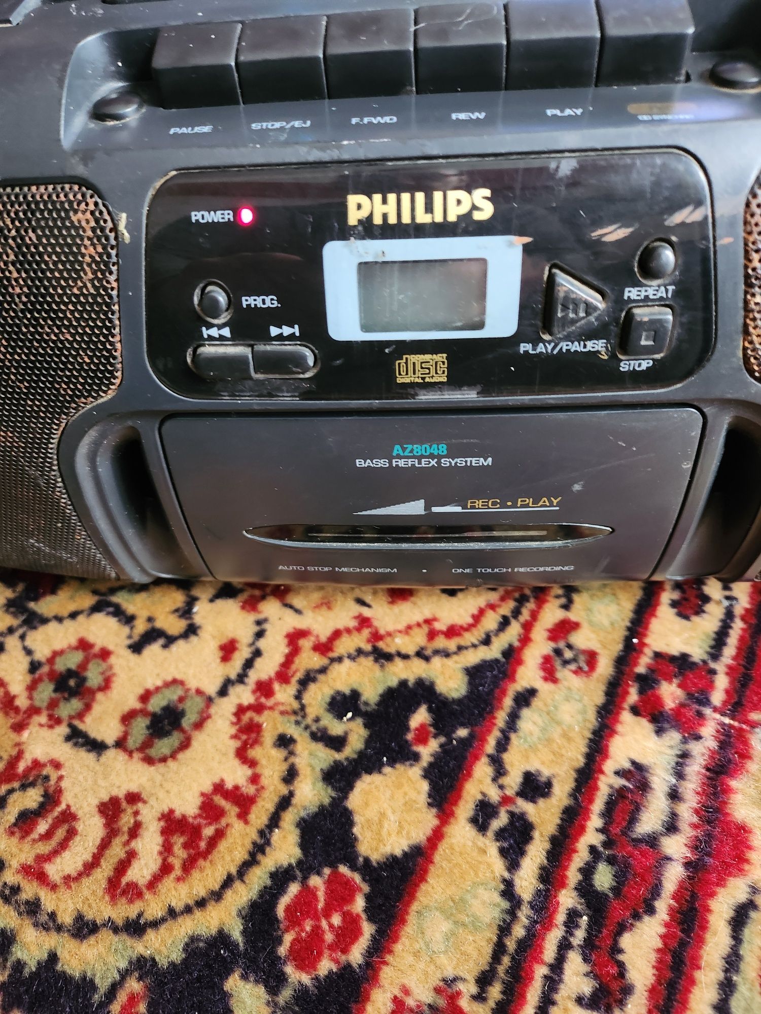 Radio Casetofon CD player Philips, funcțional.