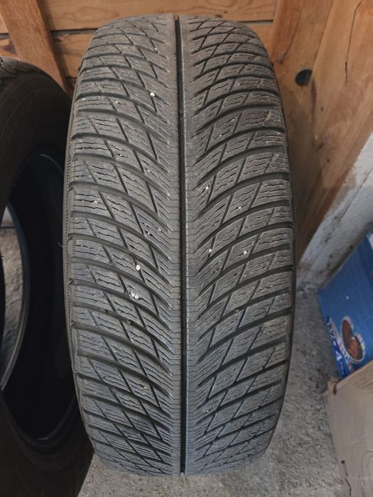 4 бр. Зимни гуми Michelin 225/60 R18 – отлично състояние, готови за се