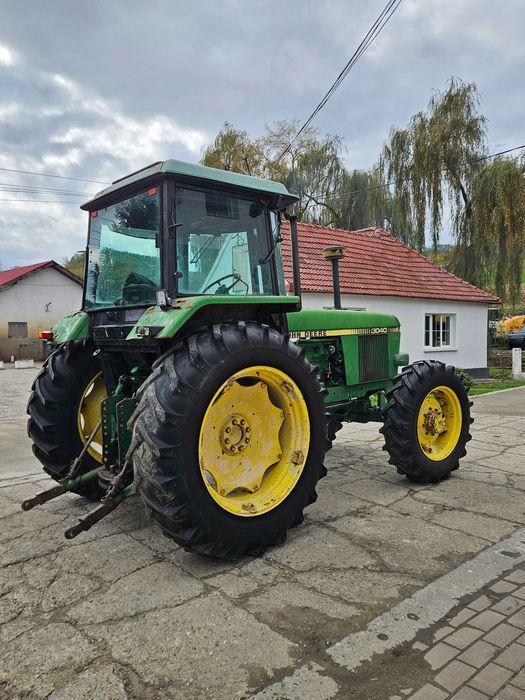 De vanzare tractor John Deere 3040