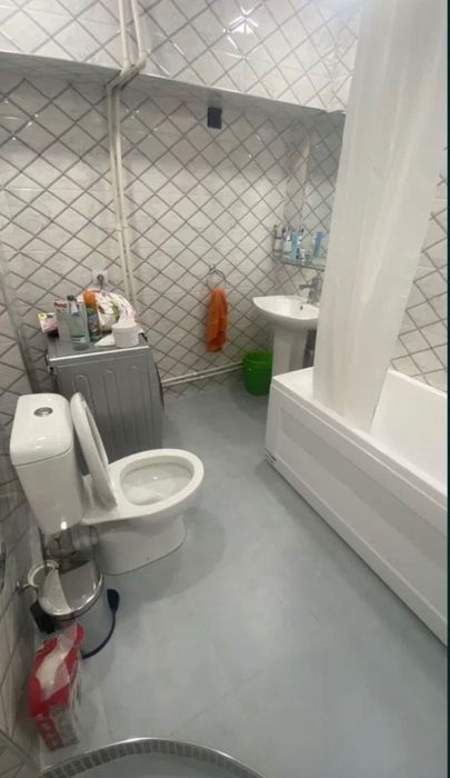 Ц-4 Продается 3 комнатная квартира массив Кашгар Юнусабад