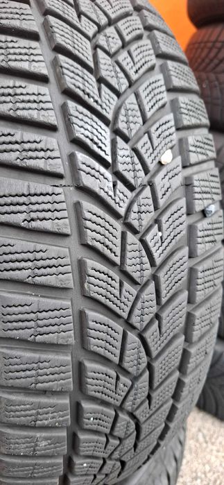 2бр. 215/65/16 Goodyear 7mm грайфер, дот 19г. Безплатен монтаж