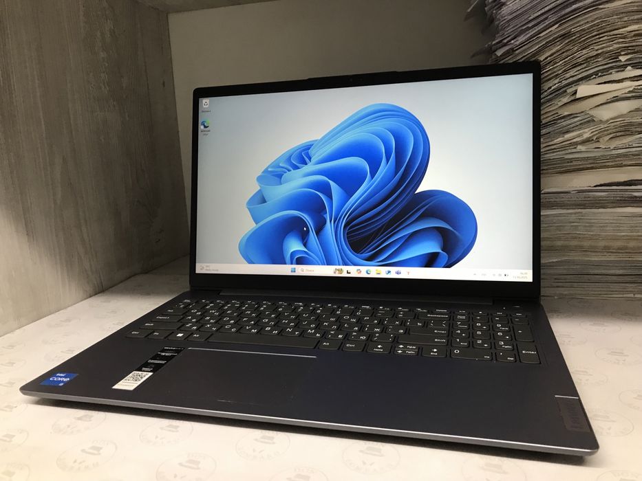 Lenovo Ideapad 3 IAU7