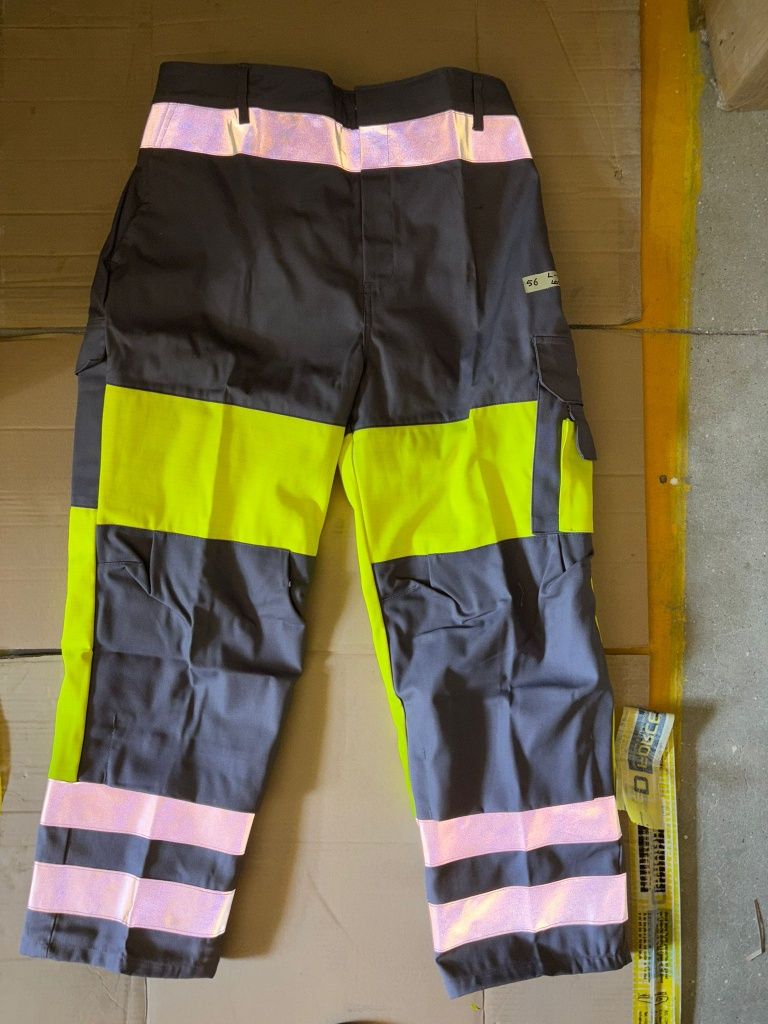 Pantaloni de lucru noi la 5  euro bucata