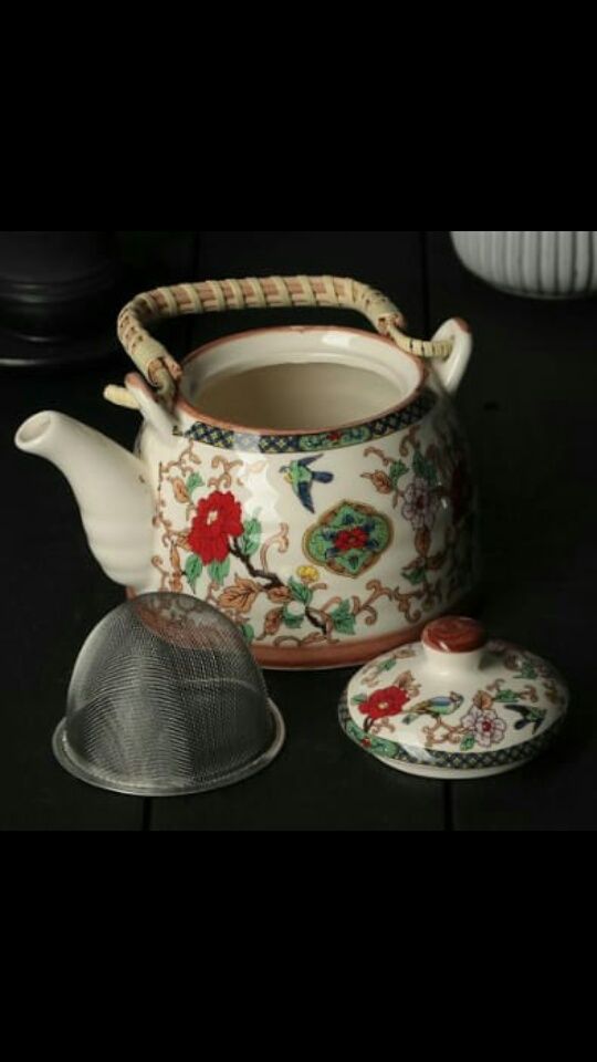 Чайный  сервиз  из керамики.