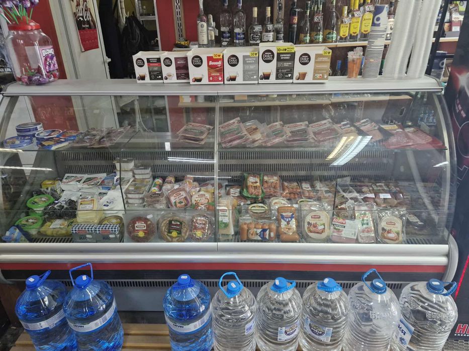 Хладилна витрина “Наги”