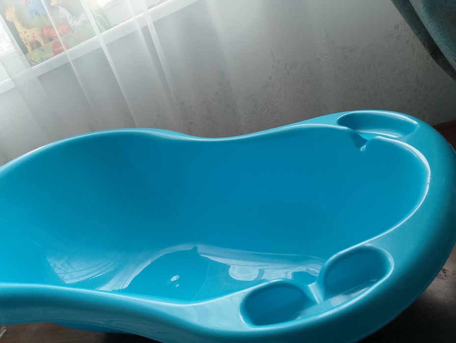 Чисто нова стойка за бебешка вана и синя ваничка