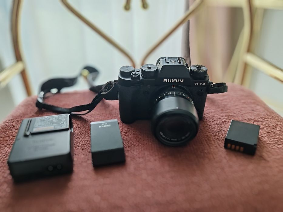 Vând fujifilm mirrorless xt2