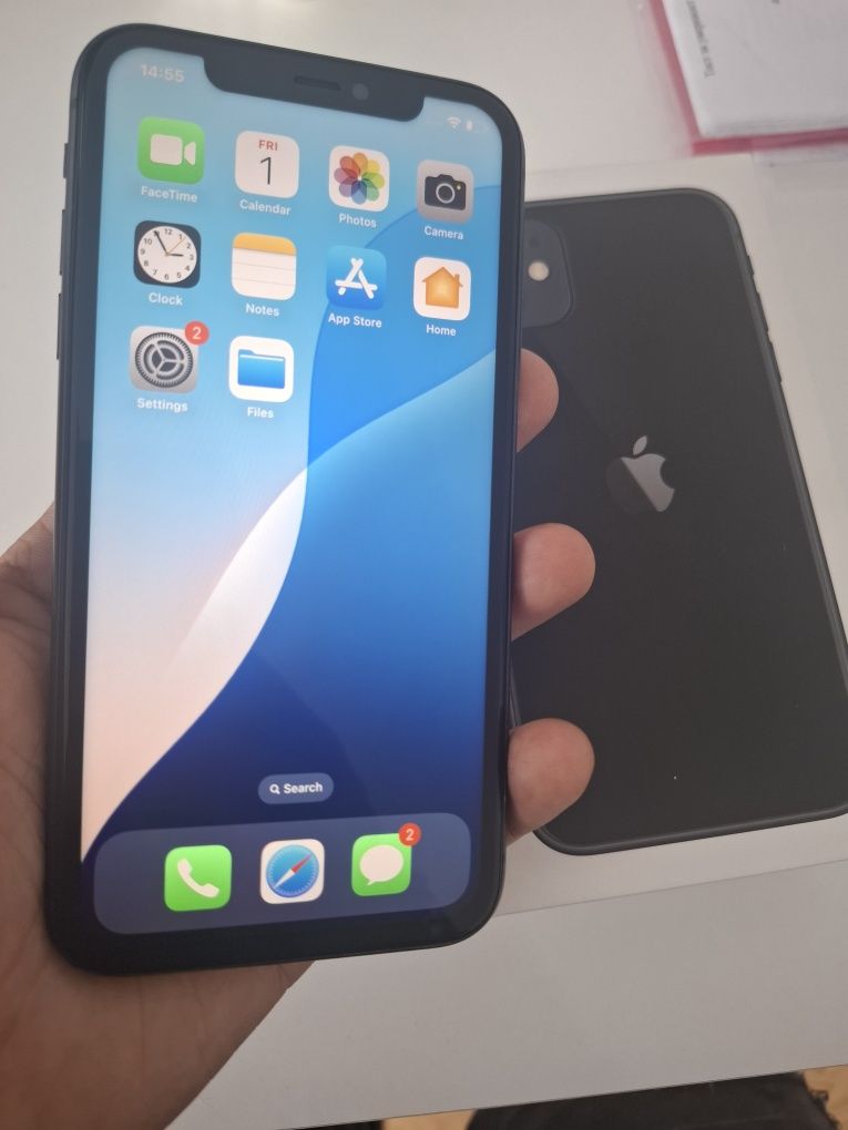 Iphone 11  + пълен комплект. Възможен коментар.